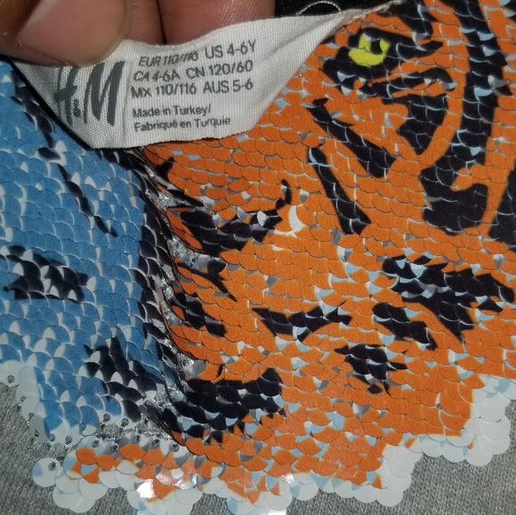 Bundle: 5 shirts & 1 pair of jeans - Picture 2 of 8